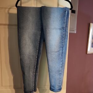 Stylish Light Blue Women's Cropped Jeans